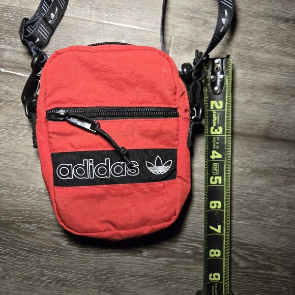 Adidas Small‎ Crossbody Bag  In Red & Black With Adjustable Strap NwOT - Picture 7 of 9